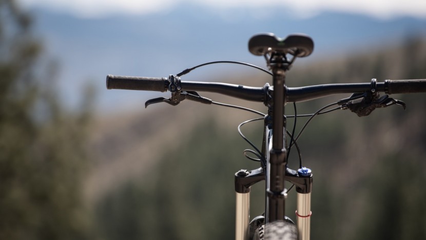 kona satori - wide bars, short stem, a dropper post, and a comfortable seat. our...