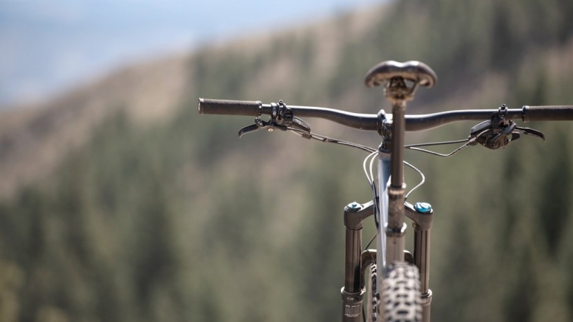 yt jeffsy al base - we have no complaints about the cockpit on the jeffsy, it&#039;s dialed...