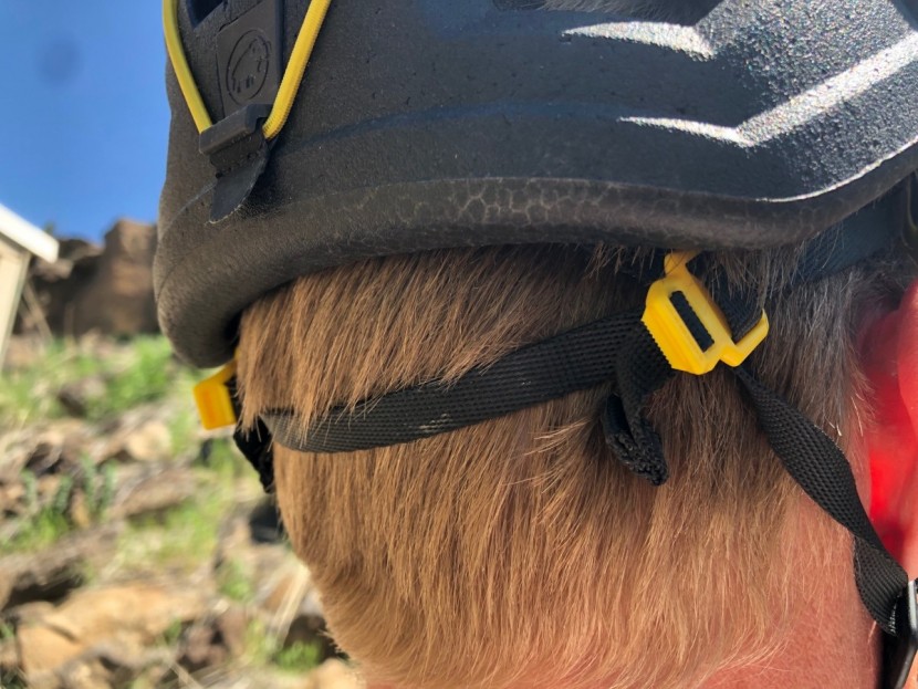 mammut wall rider mips - the adjustment system in the rear of the helmet is a simple strap...