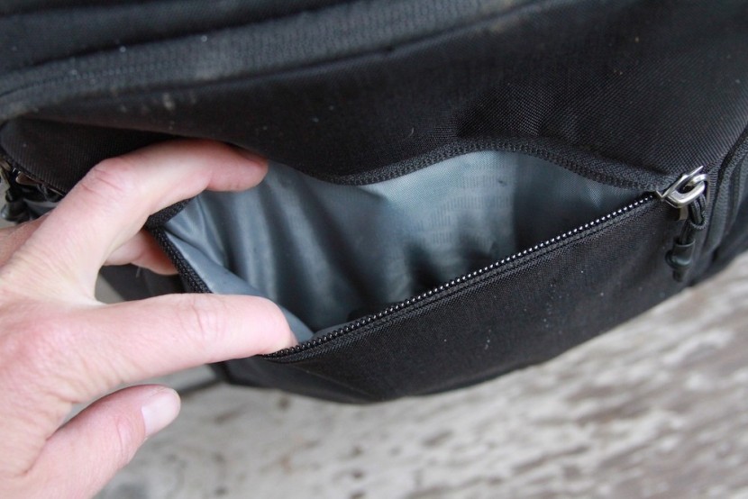 thule pack &#039;n pedal commuter - the front pocket is great for things that you need to easily access.