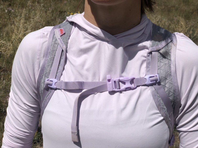 daypack womens - sternum straps help keep the shoulder straps from rubbing under your...