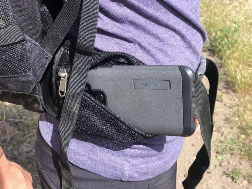 gonex updated 35l - our attempt at fitting a samsung galaxy s9+ into the hip belt...
