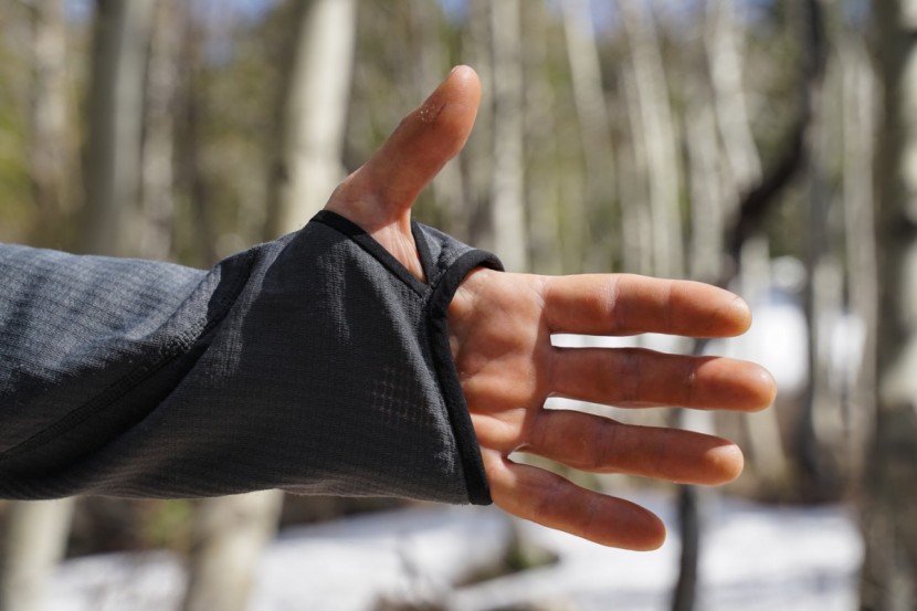 arc&#039;teryx konseal hoody - the thumb loops add a little to the warmth factor and make it easy...