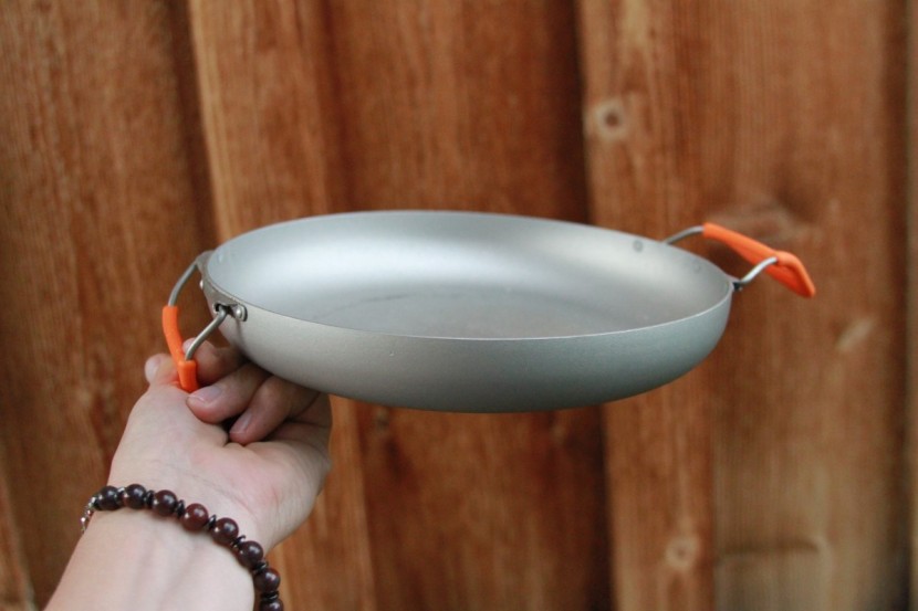 sea to summit x set 32 - a look at the flimsy handles that require both hands if you don't...