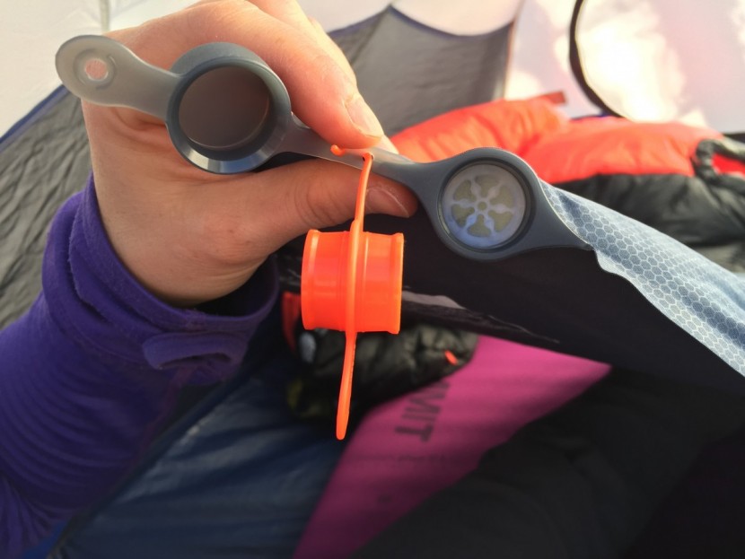 rei co-op airrail plus for women - the airrail&#039;s new valve system, fully open for easy deflation.