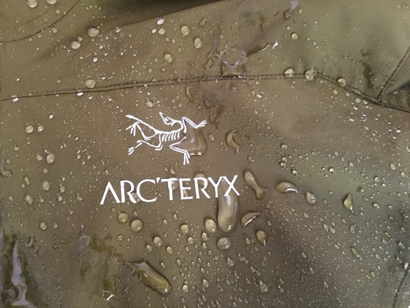 arc'teryx tenquille hoody - the exterior of the tenquille does a good job at beading water off.
