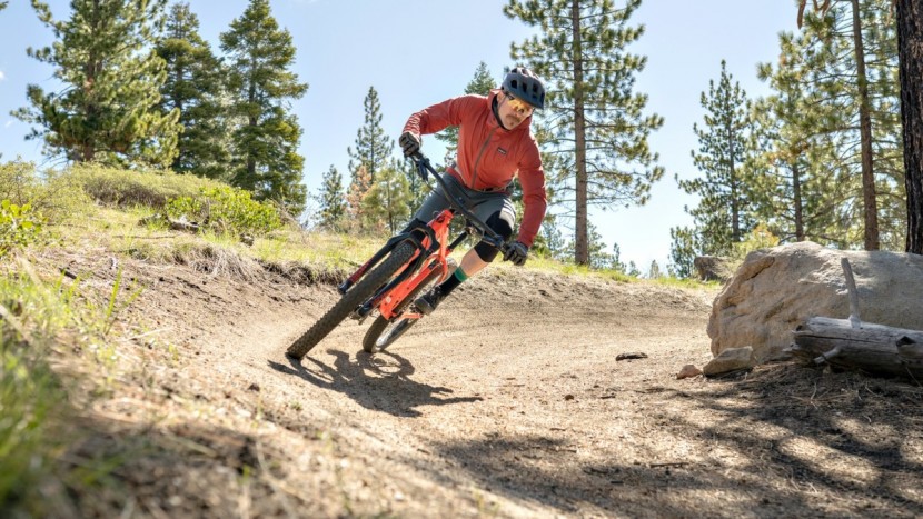 salsa timberjack nx eagle 27.5+ - like most hardtails, the timberjack eats up smooth flowy trails...
