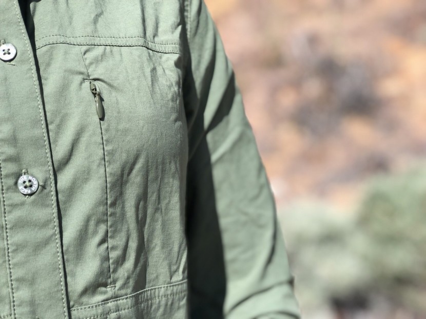 the north face boreaz for women - a single, concealed zipper chest pocket.