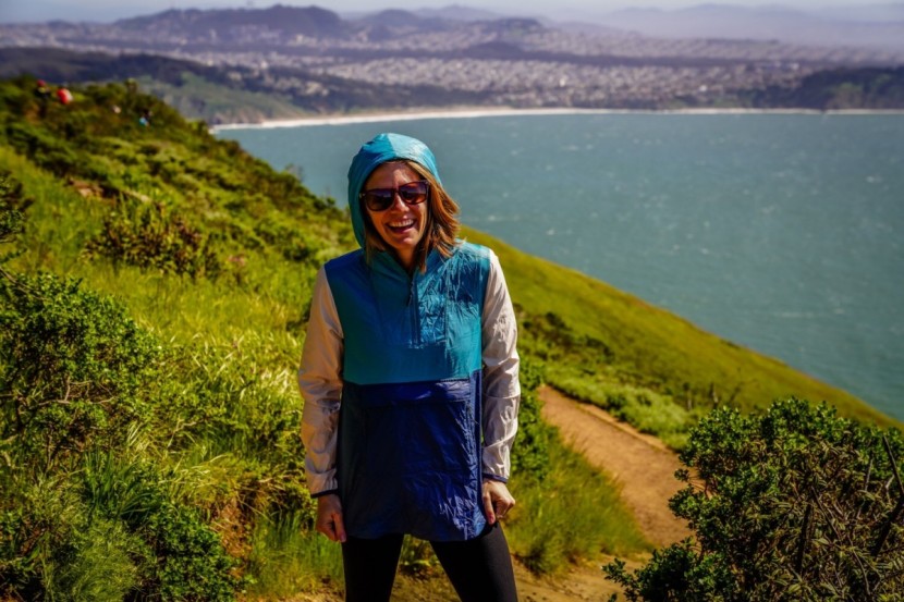 the north face fanorak 2.0 for women - the fanorak is a loose-fitting pull-over windbreaker with kangaroo...