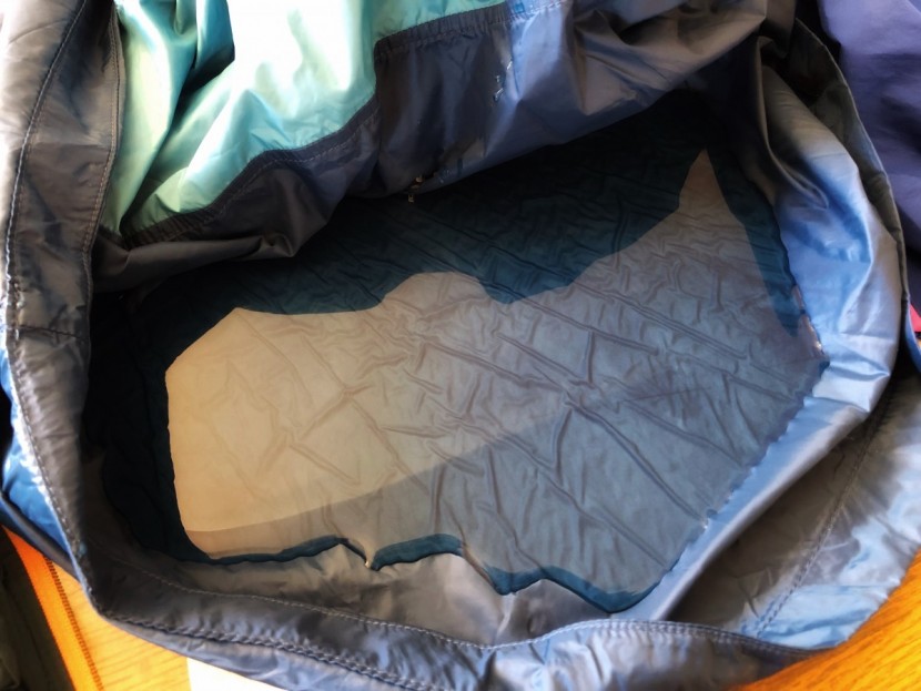 the north face fanorak 2.0 for women - dwr finish slows the soaking of water into the fanorak.