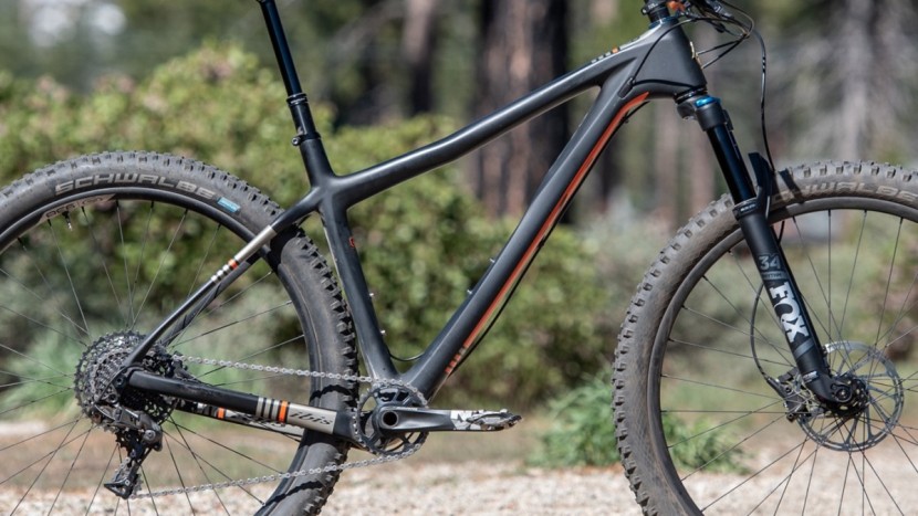 the dv9 has an attractive carbon frame and can be set up for trail...