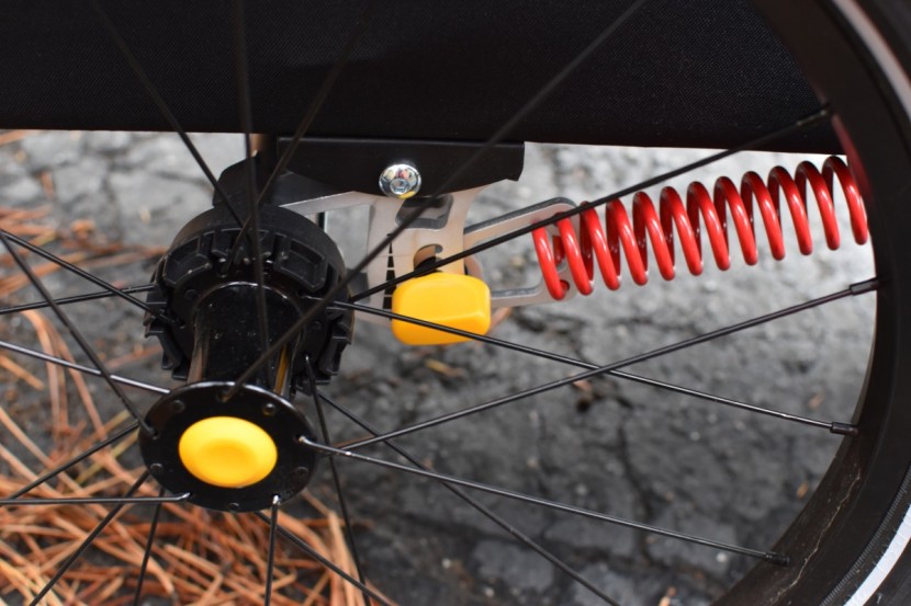 bike trailer - 20&quot; wheels and an adjustable suspension system make the d&#039;lite easy...