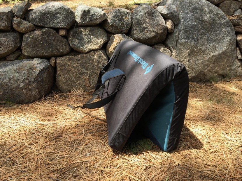 bouldering crash pad - this taco closure style makes the pad awkward to carry but...