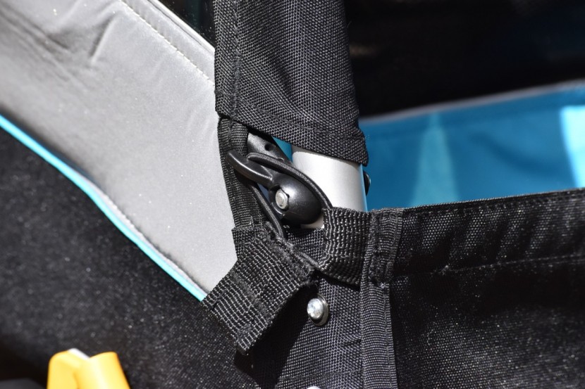 burley d&#039;lite x - these elastic loops securing the footwell to the body of the trailer...