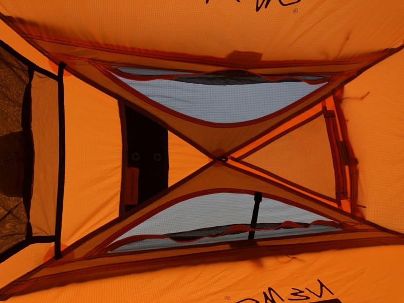 nemo tenshi - a closer look at the twin roof vents. these vents could be zipped...