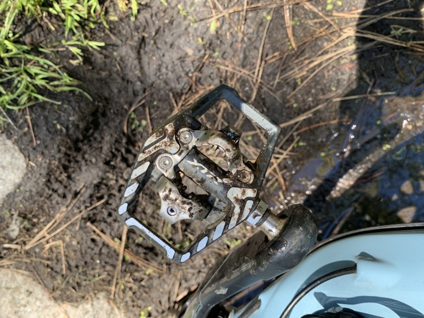 shimano xtr m9120 trail - the xtr trail pedal sometimes accumulated more mud than this but...