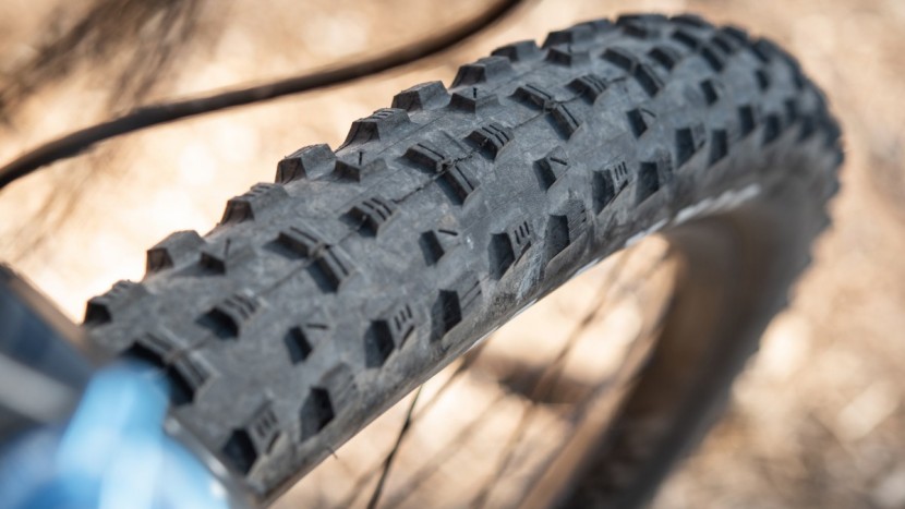 maxxis forekaster tires front and rear. these tires are fast rolling...