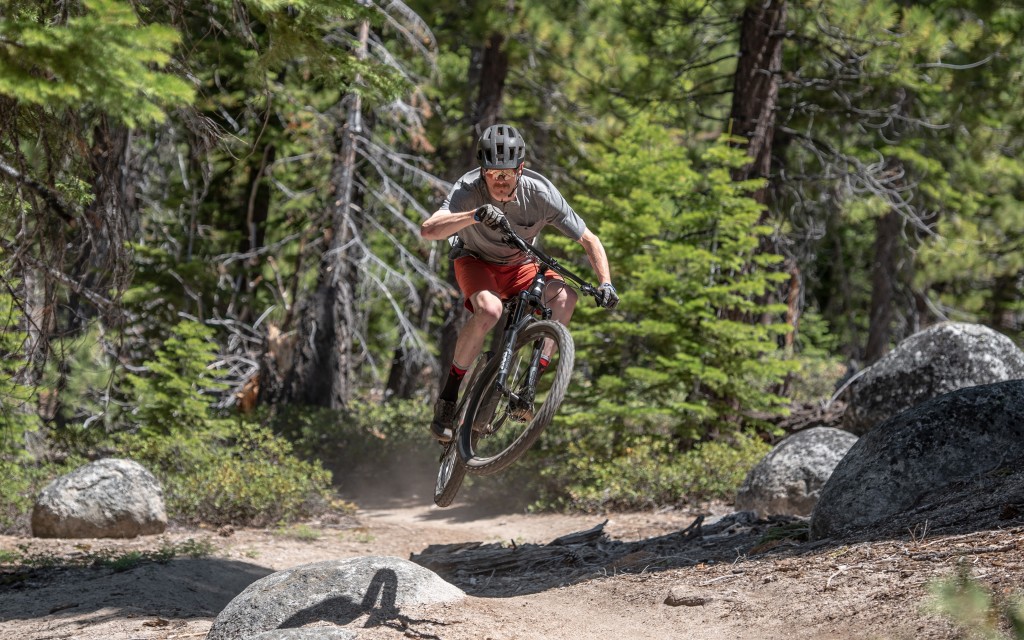 canyon neuron cf 8.0 - the neuron is a mid-travel trail bike that&#039;s fun and playful. we...