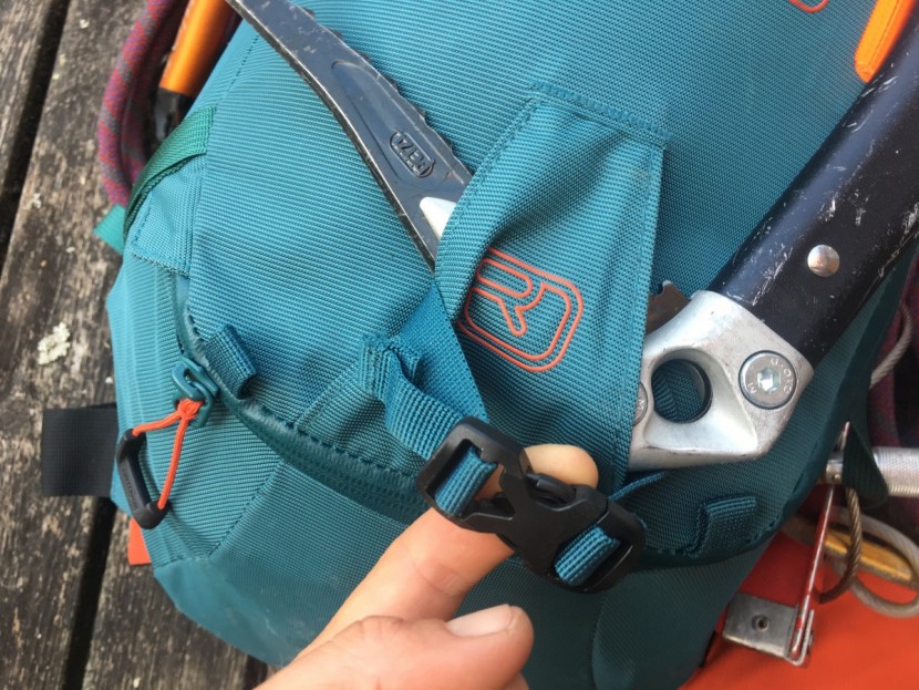ortovox peak light 32l - without a hammer or adze, technical ice tools may not attach...