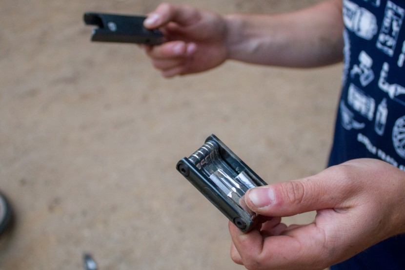 crankbrothers f15 - the mini-tool is easy to remove from the carrying case.