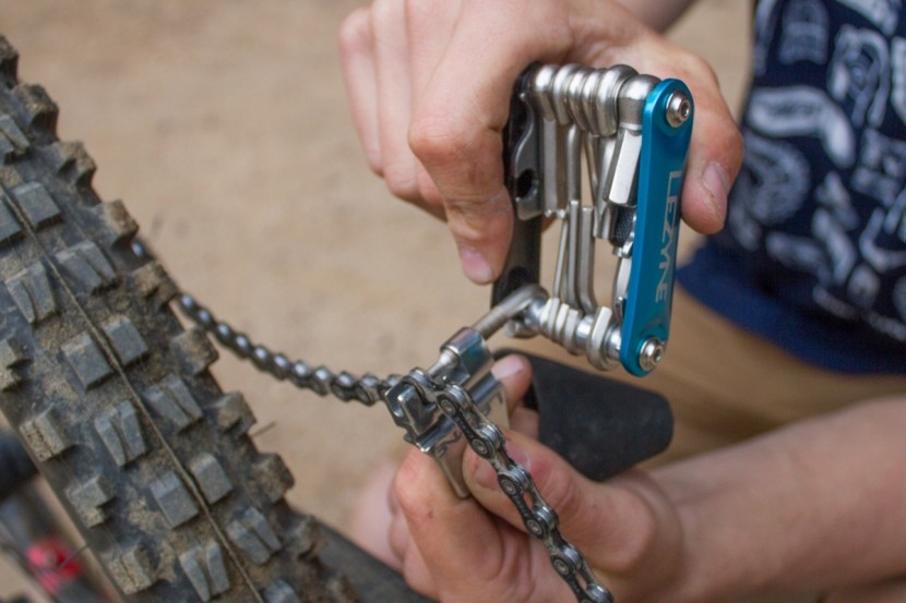 lezyne rap-21 co2 - the aluminum frame packs 21 functions.