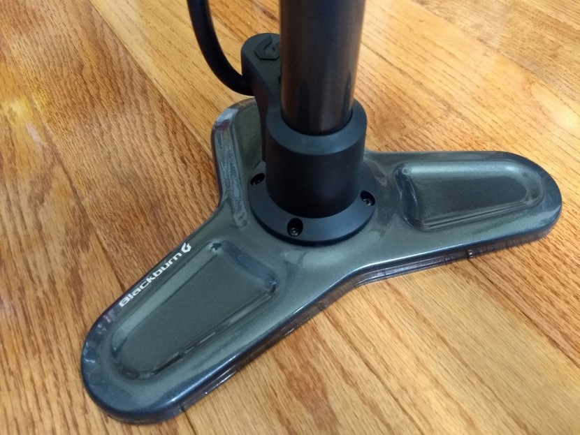 blackburn piston 4 - a wide steel tripod base is great for stability.