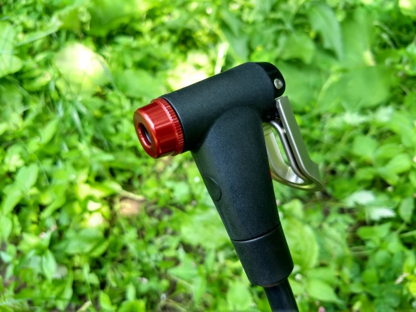 blackburn piston 4 - a valve that adjusts to all your tire valves with no fuss is an...