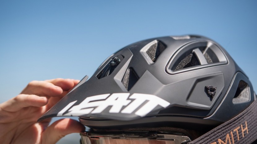 leatt mtb enduro 3.0 - the dbx 3.0 allows plenty of air to reach your melon.