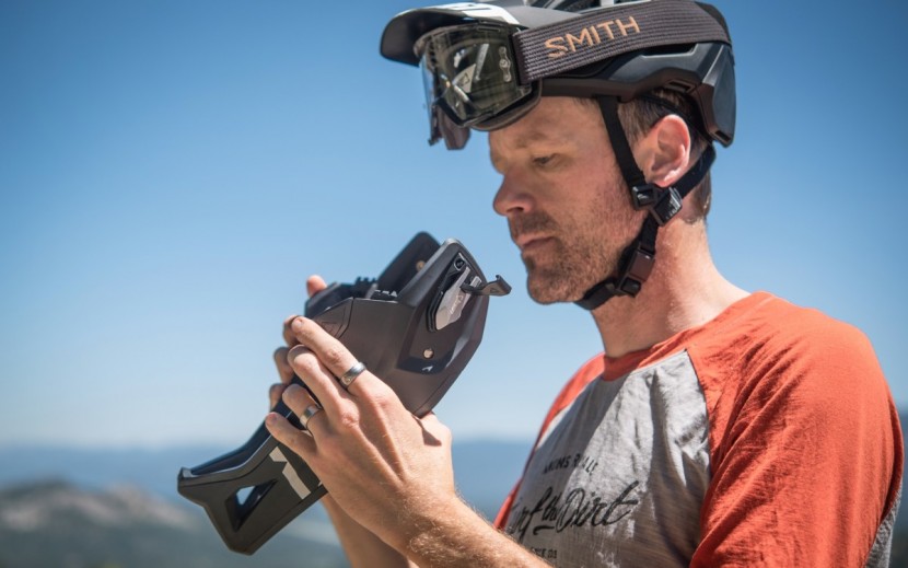 leatt mtb enduro 3.0 - the removable chin bar system is very simple and well-executed.