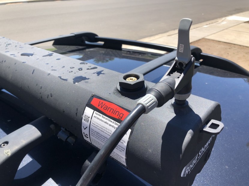 yakima roadshower - no hose to pressurize your road shower? fill from the top (unscrew...