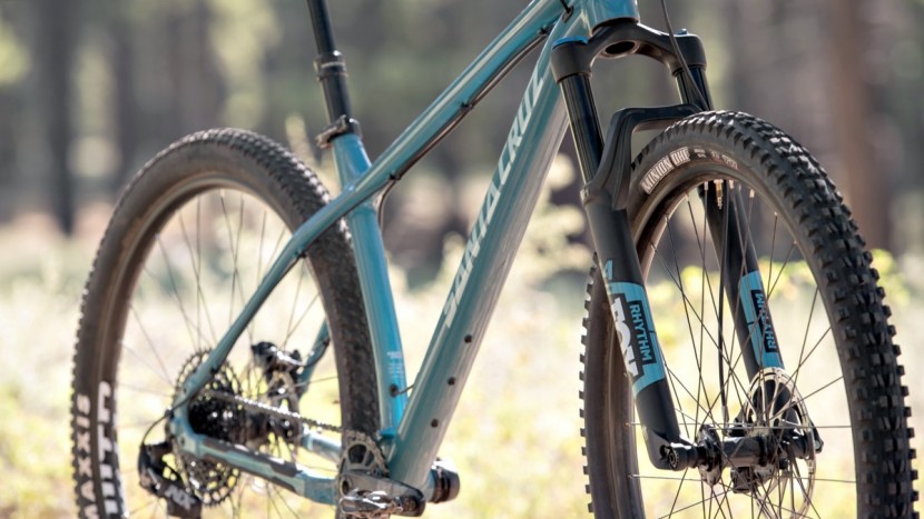 the fox 34 rhythm fork is a nice touch at this price point.