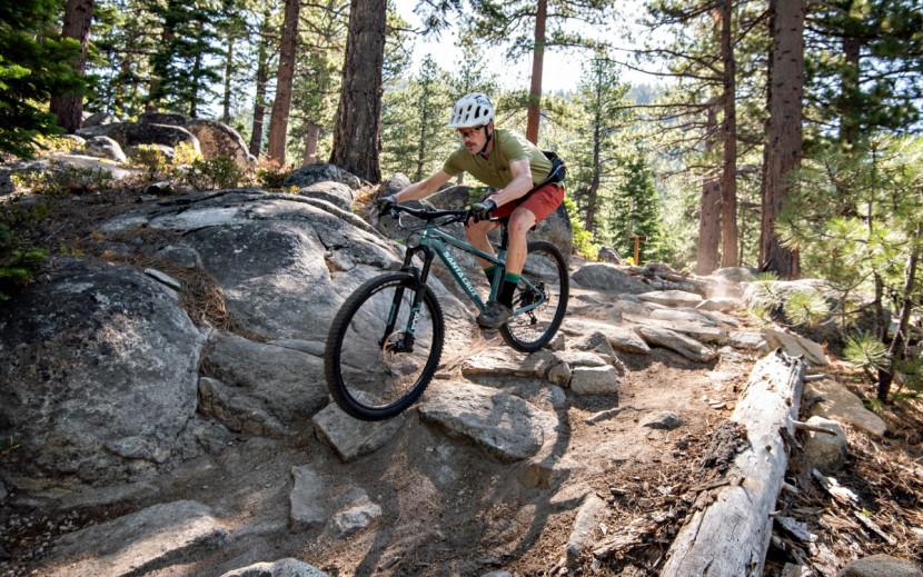 santa cruz chameleon 29 r - the chameleon can rally through some chunky rock gardens, it&#039;s just...