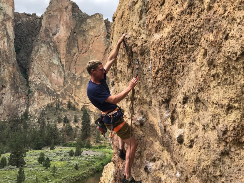 quickdraw - quick clipping of the rope, no matter which way the draw is facing...