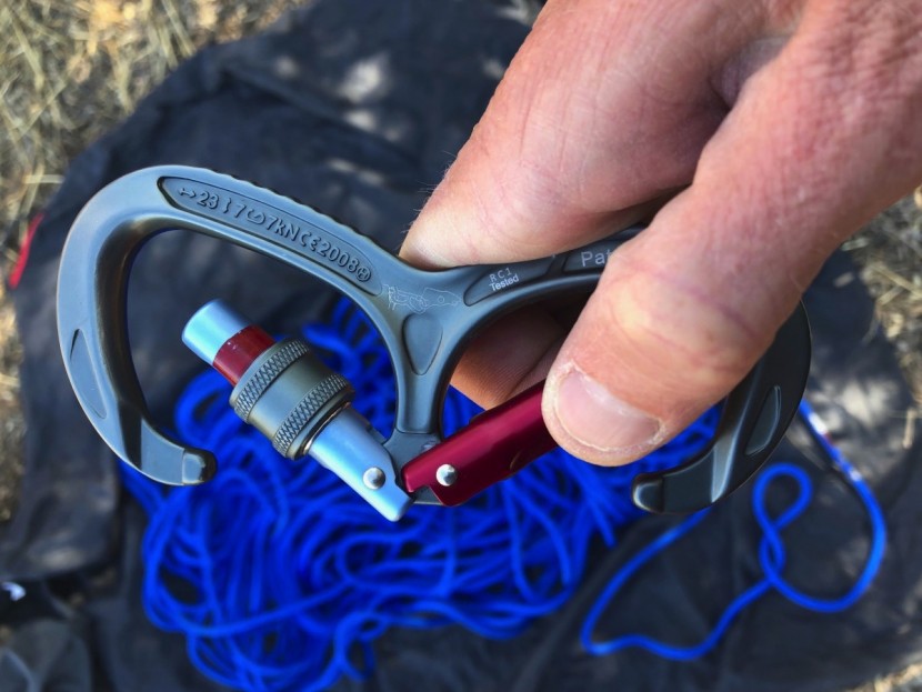 mad rock gemini - when the top gate is unlocked and you open the bottom gate, both...