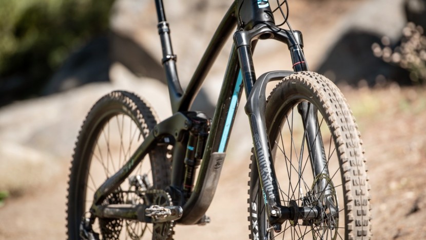 the lyrik up front and the super deluxe in the rear feels great on...