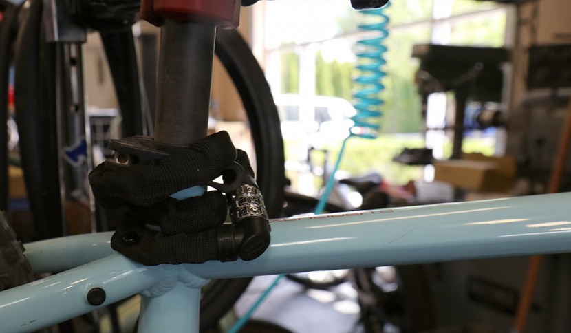 abus chain lock 1200 web - the abus 1200 chain fits securely (and discreetly) on the seat post...