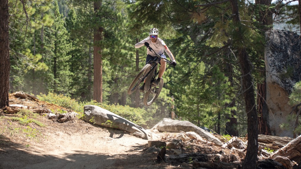 yt decoy cf pro - the decoy is a hard-charging e-bike that skilled aggressive riders...