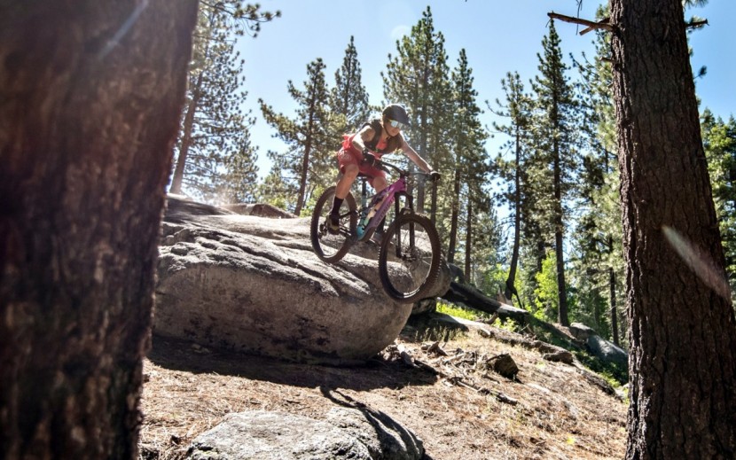 specialized stumpjumper comp carbon 27.5 12-speed for women - the stumpy isn&#039;t scared to send it.