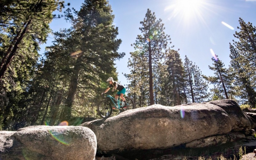 canyon spectral wmn cf 7.0 - you don&#039;t have to hold back while riding the spectral.