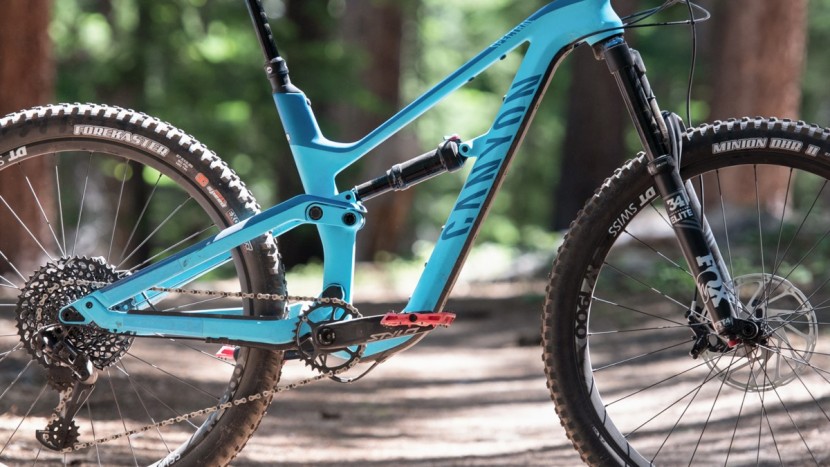 canyon spectral wmn cf 7.0 - the spectral has a clean carbon frame with canyon&#039;s triple phase...