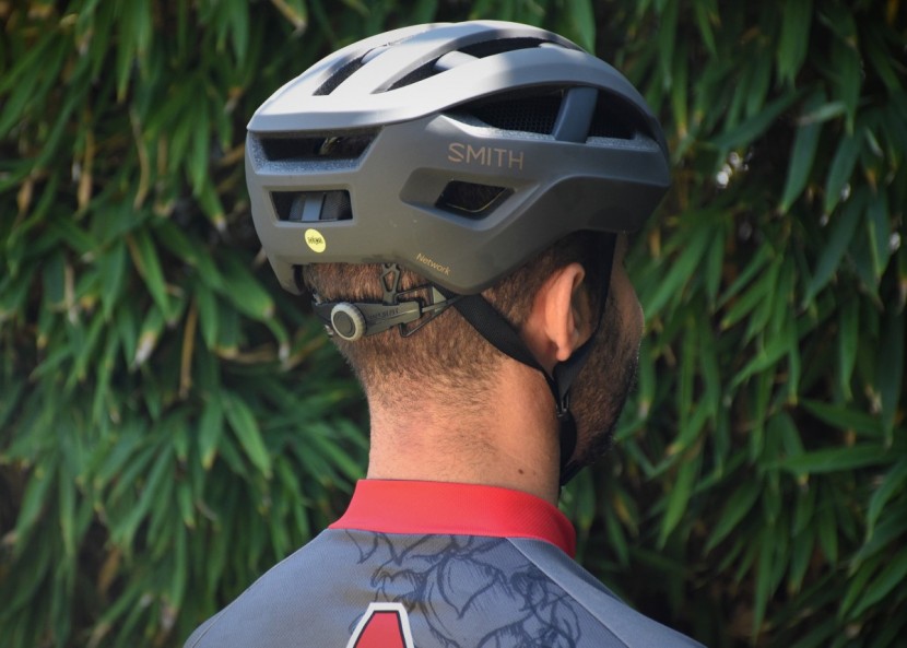 smith network mips - we like the matte gray finish on this model, and appreciate how its...