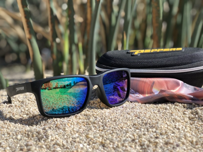 peppers beachcomber polarized - the beachcombers come with a zippered case and cleaning cloth.