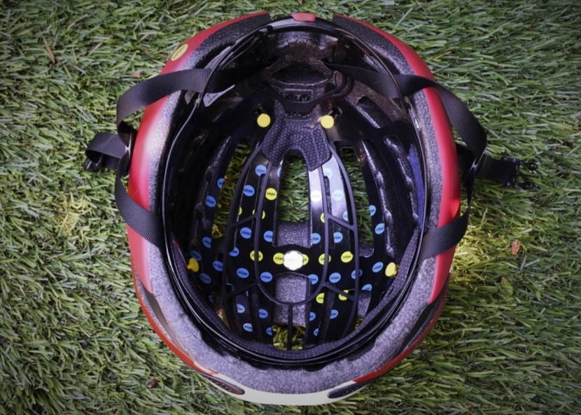 giro synthe mips - some of the eps foam liner is exposed around the brim of the helmet...