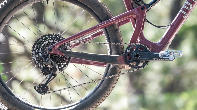 juliana furtado carbon 27.5+ s - the gx eagle drivetrain is a tester favorite and it works reliably...