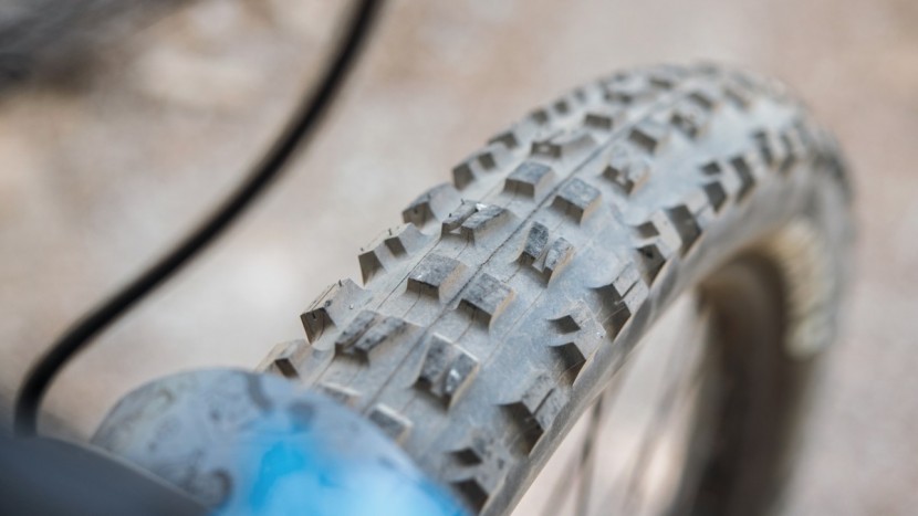 the minion dhf is one of our favorites and helps give this bike its...