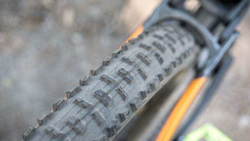 cannondale habit 1 carbon for women - the high roller ii offers predictable climbing traction and works...