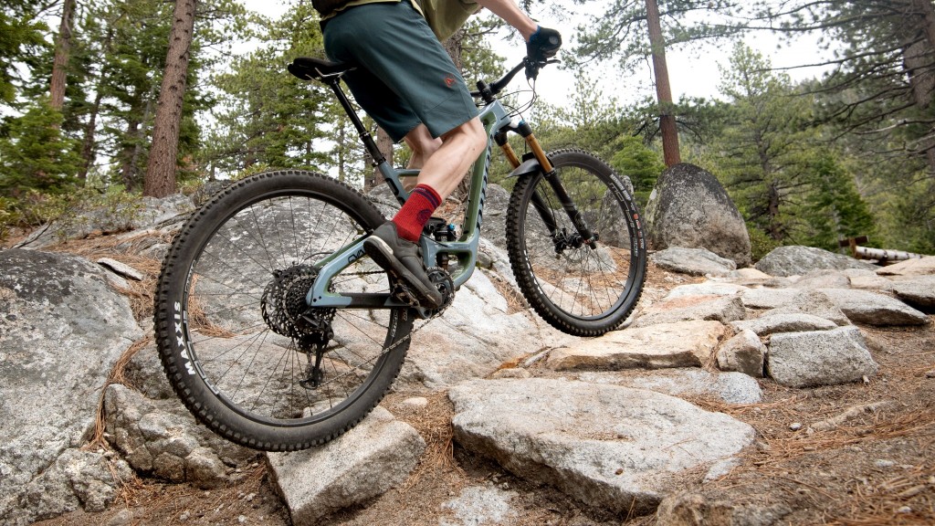 maxxis aggressor 2.3 exo - the aggressor rolls fast and hooks up when climbing in virtually all...