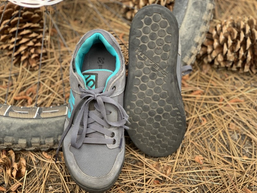 five ten freerider for women - a front and back perspective of five ten freerider.