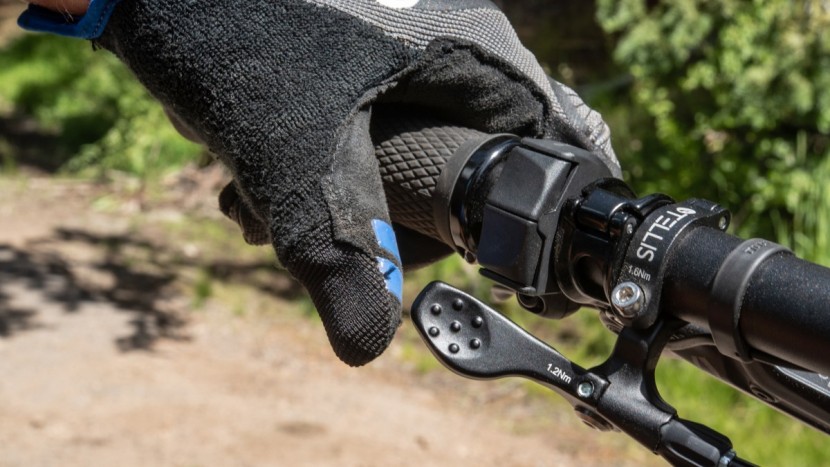 yt decoy cf pro - the small controls by the left grip are easy to reach with your...