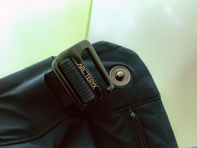 arc&#039;teryx palisade short - the integrated belt buckle is sturdy and easy to tighten and release.